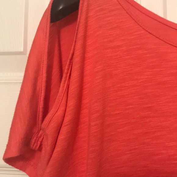 Cold shoulder tee - Picture 2 of 2